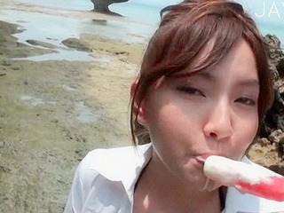Japanese teen's delicious ice cream cone drives you crazy with desire!